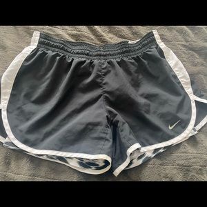 Women’s Nike Dri-Fit shorts med